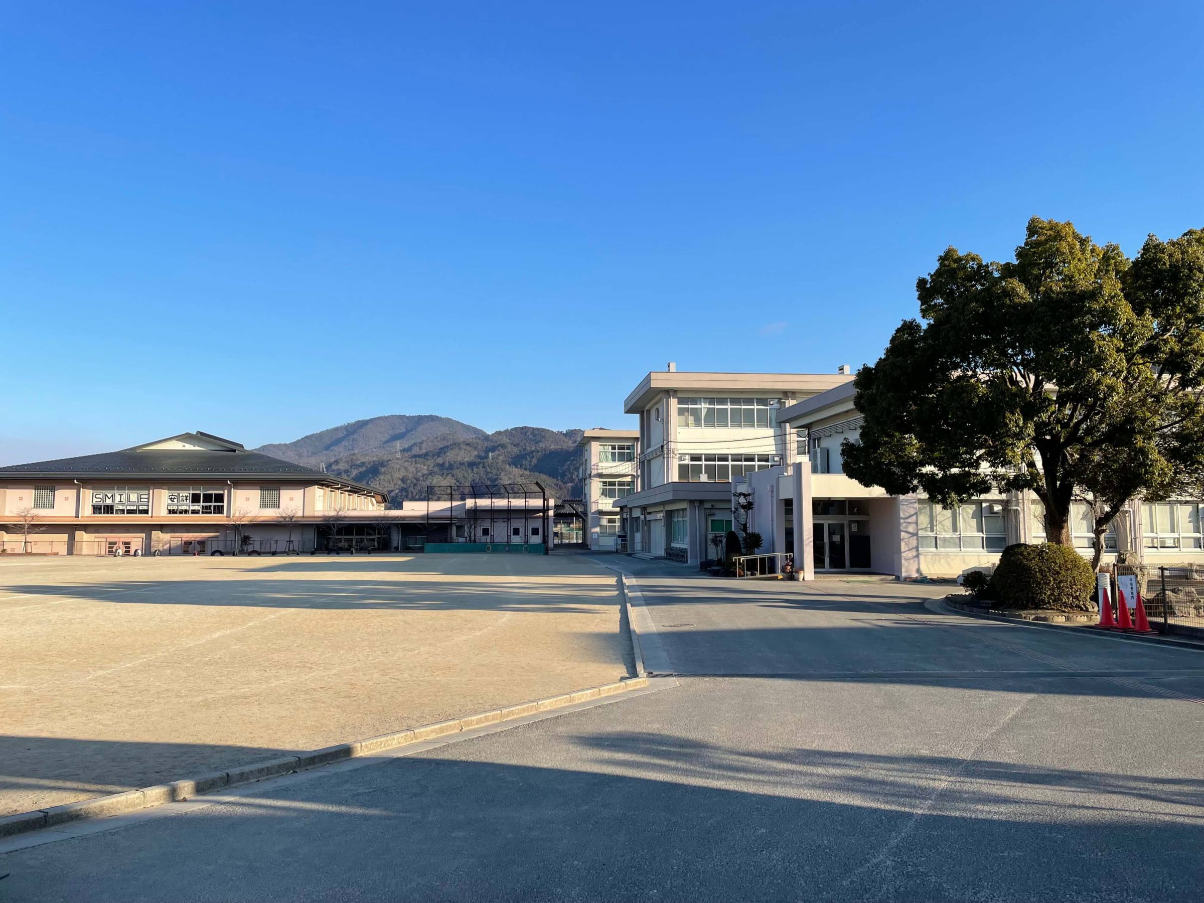 亀岡市立安詳小学校 – 星和電機工事株式会社
